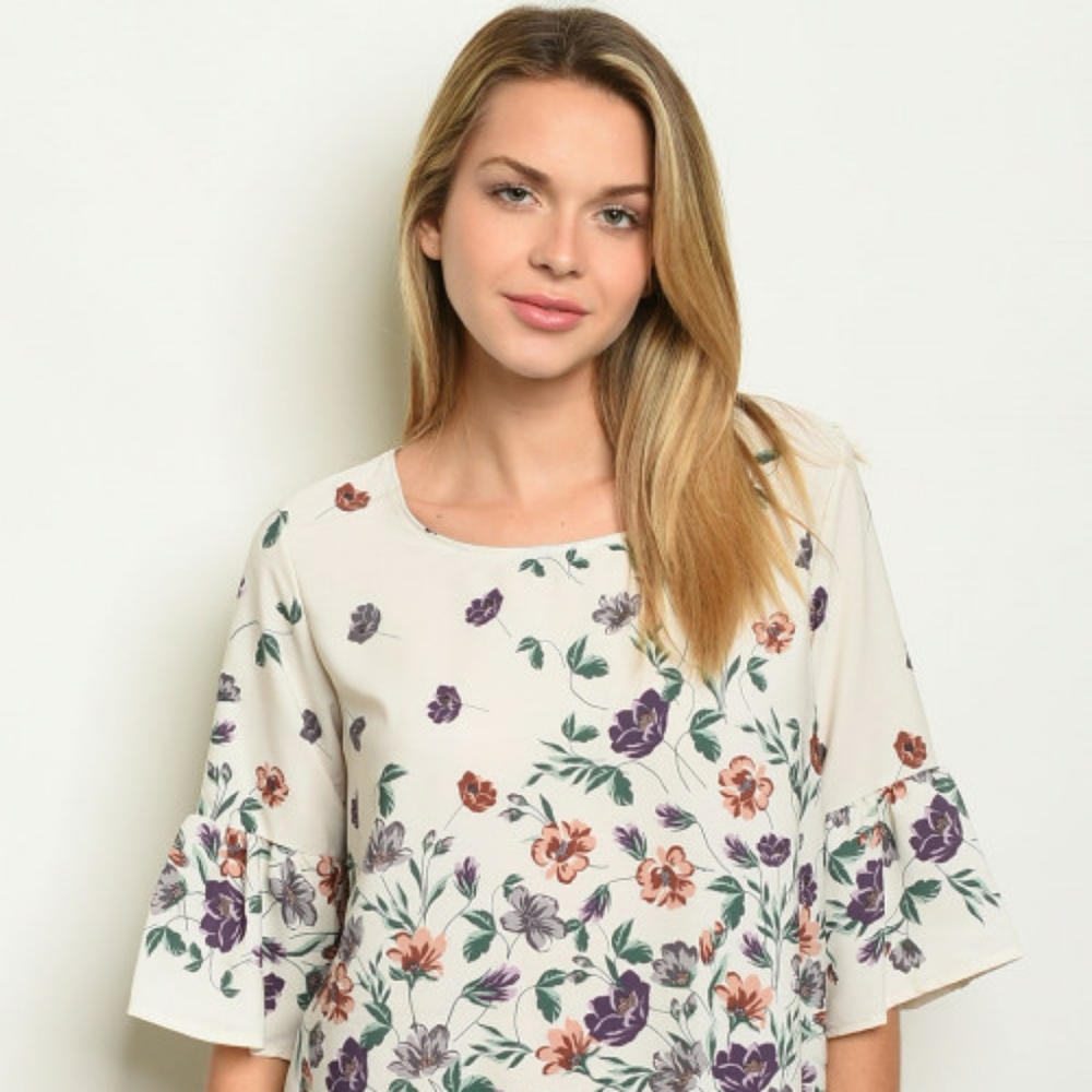 SALE!🔥Gorgeous Floral Blouse in Ivory